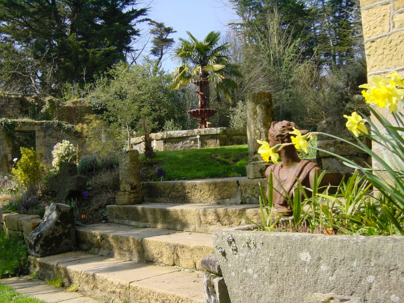 Fontaine et statue pour le jardin d'hôtes en Bretagne